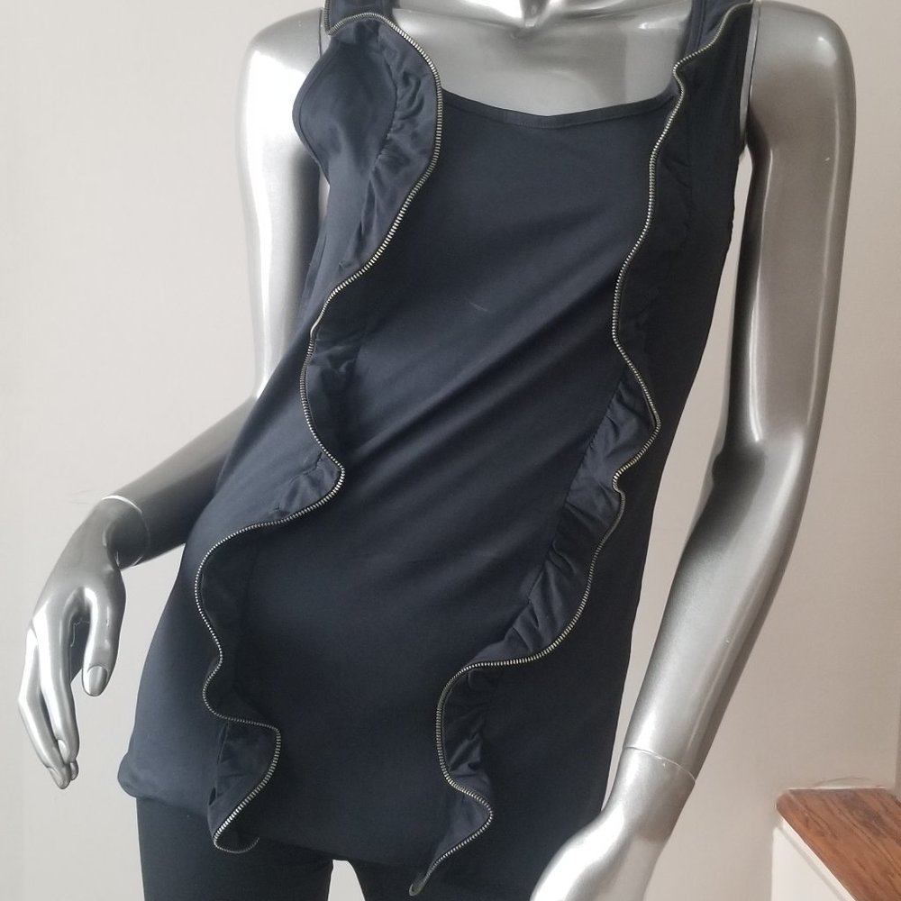 Black Top With Zipper Ruffle - Picture 2 of 3